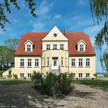 Διαμέρισμα Im Zweiten Obergeschoss Des Gutshauses Neuenkirchen (Landhagen)